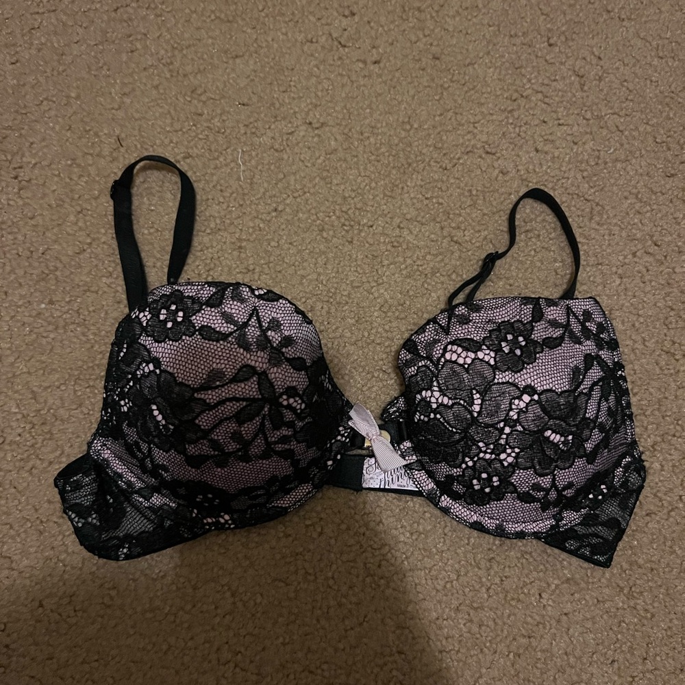 Victoria’s Secret Lace bra 34B